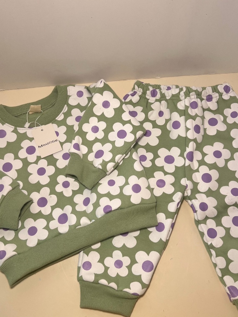 New Miniolie 6-12 Months Daisy Flower Power Sweatsuit Sage Green Aesthetic Boho